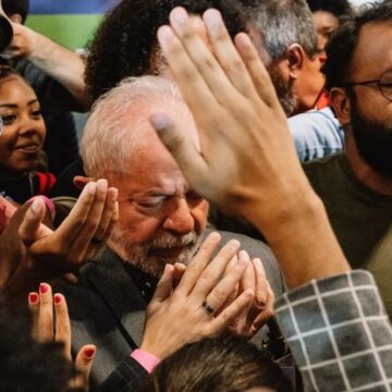 Documentário de Petra Costa sobre fascismo religioso no Brasil lidera IDA Awards 2025 com 4 indicações