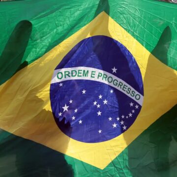 Deputado do PSOL propõe mudar lema da bandeira do Brasil