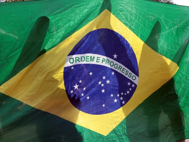 Deputado do PSOL propõe mudar lema da bandeira do Brasil