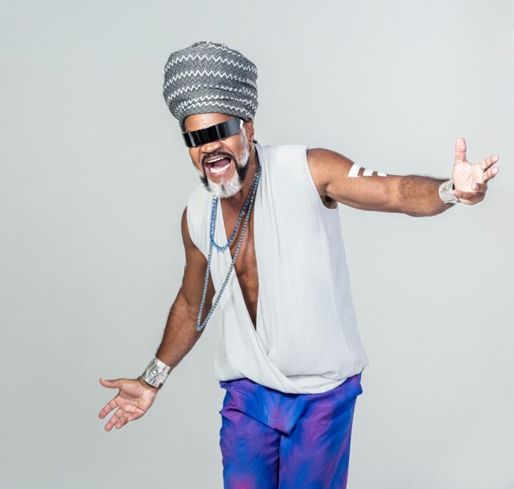Carlinhos Brown comanda show de 50 anos de centro de compras no Farol da Barra