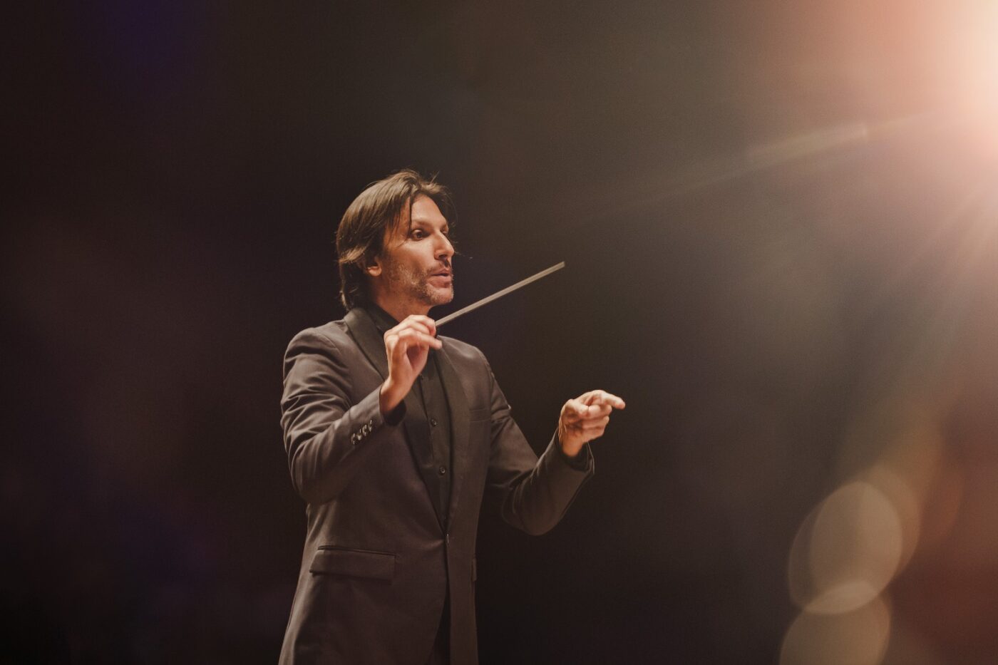 Academia de Letras da Bahia homenageia o maestro Carlos Prazeres com condecoração especial