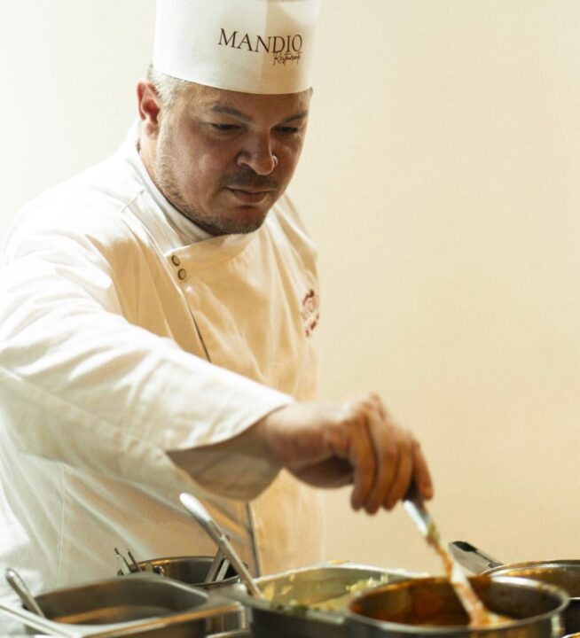 Novo menu de cinco etapas marca estreia do chef Júnior França no Mandio, em Itacaré