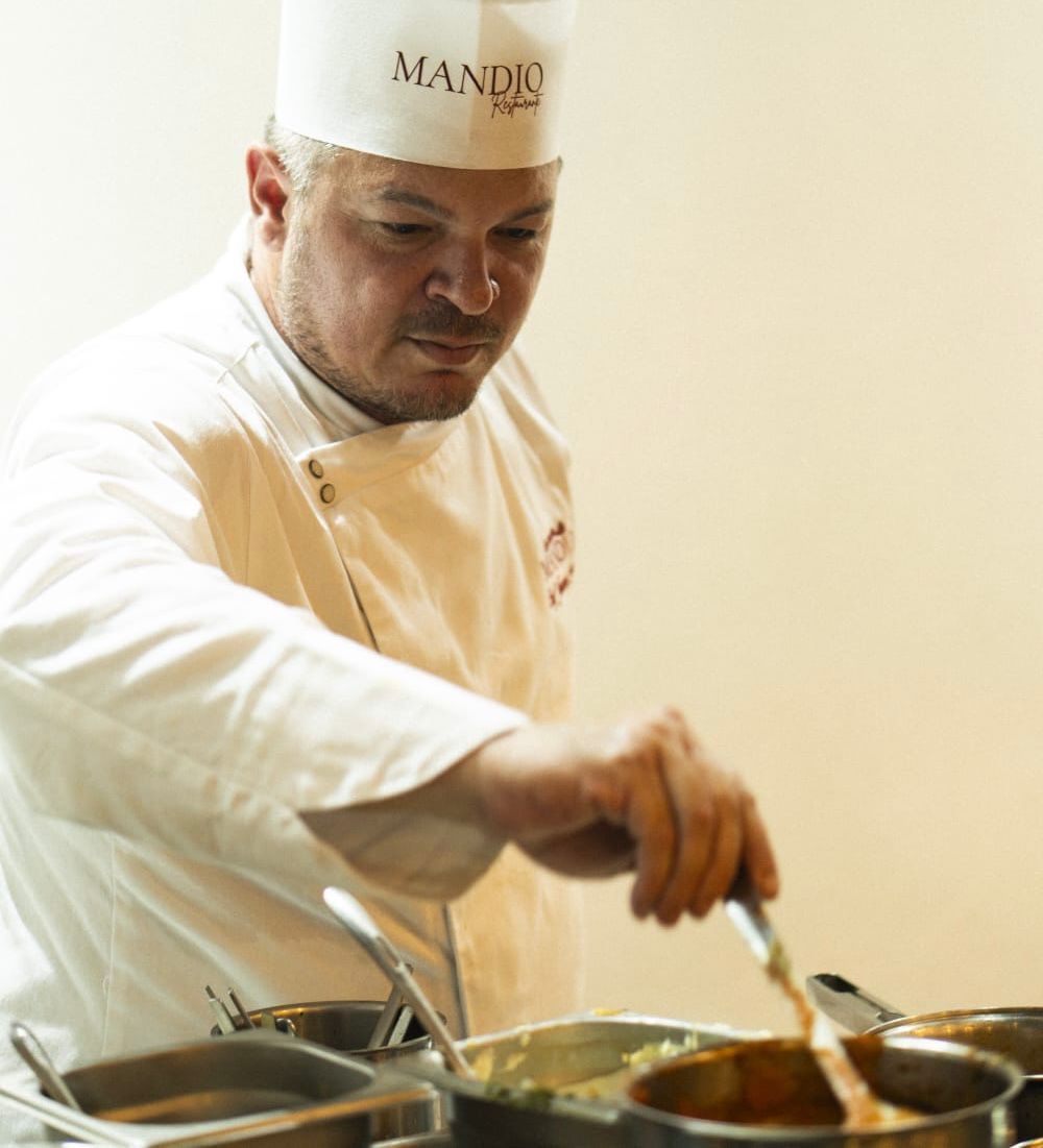 Novo menu de cinco etapas marca estreia do chef Júnior França no Mandio, em Itacaré