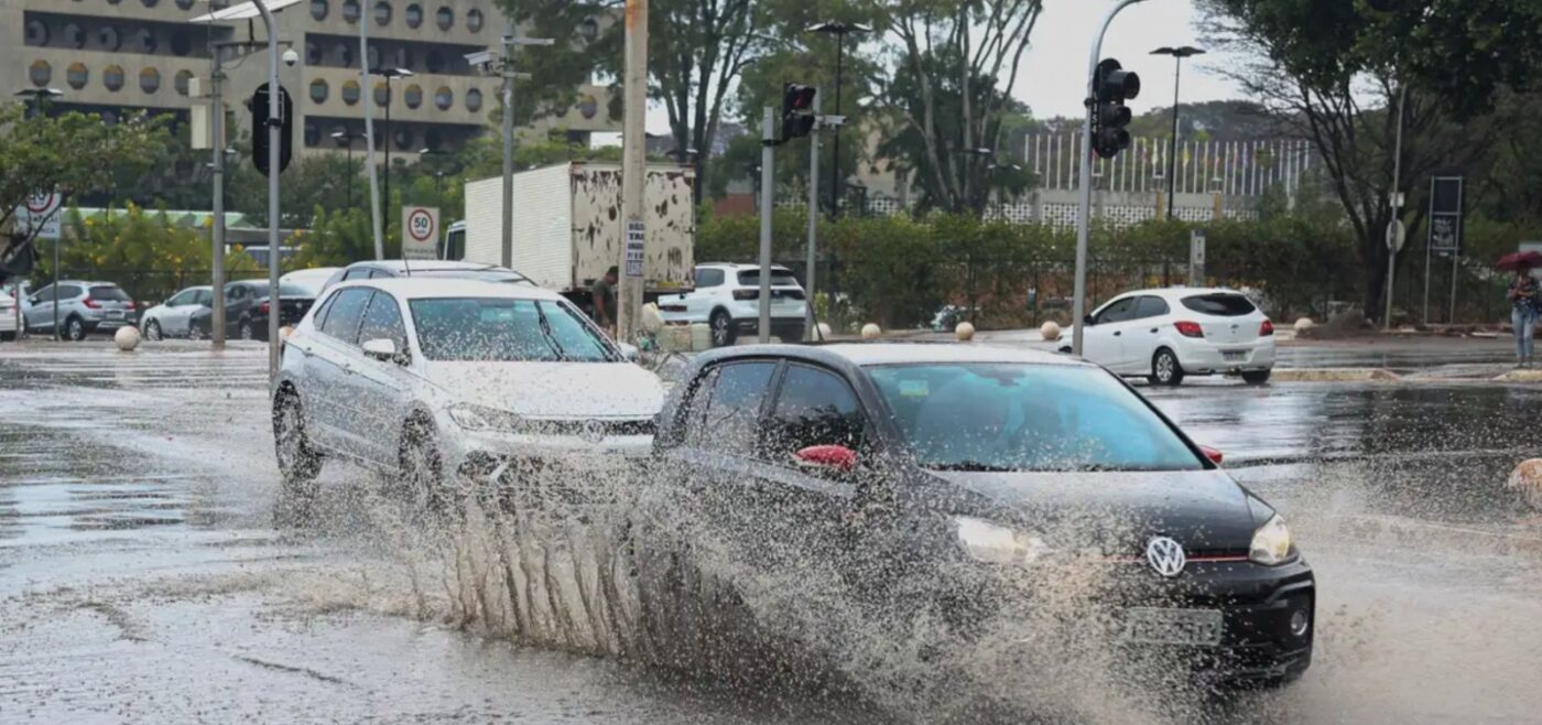 Chuva forte em Salvador ultrapassa média de novembro em apenas 24h