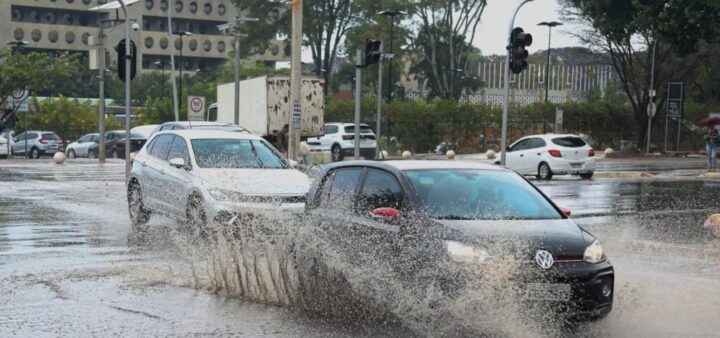 Chuva forte em Salvador ultrapassa média de novembro em apenas 24h