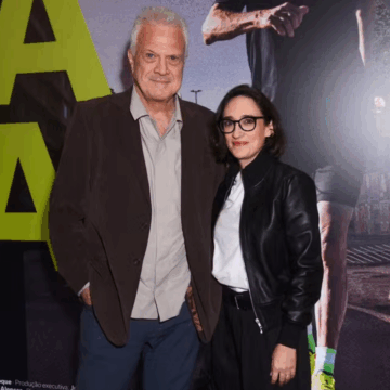 Pedro Bial faz rara aparição ao lado da esposa em noite de evento em São Paulo