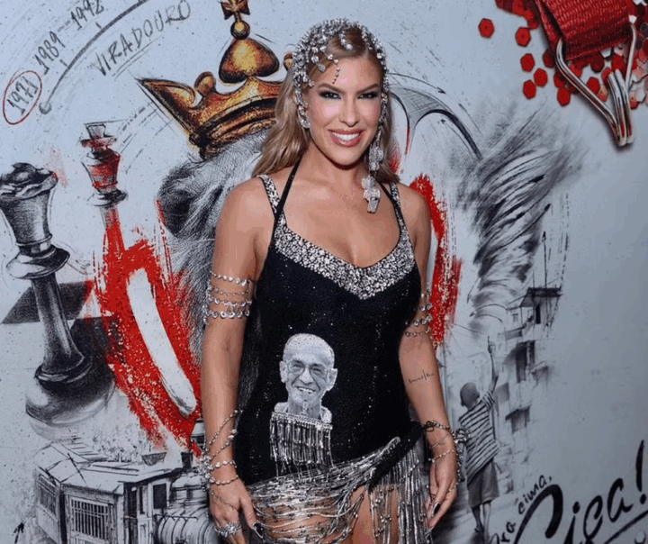 Grávida, Lore Improta exibe look especial em homenagem ao Mestre Ciça no ensaio da Viradouro