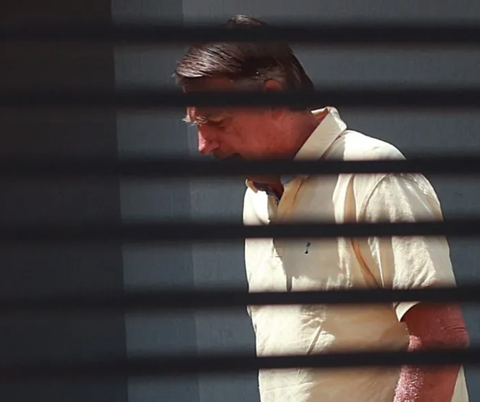 PF diz que tornozeleira de Bolsonaro foi violada; aliados falam em falha técnica