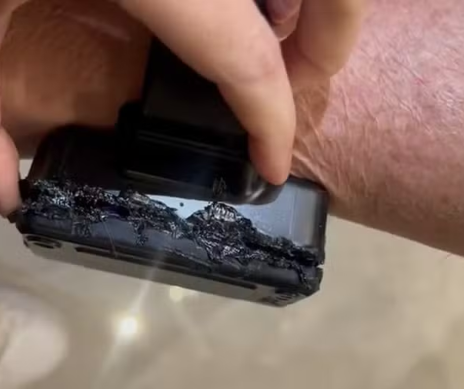 Bolsonaro admite ter usado ferro de solda para queimar tornozeleira; veja vídeo