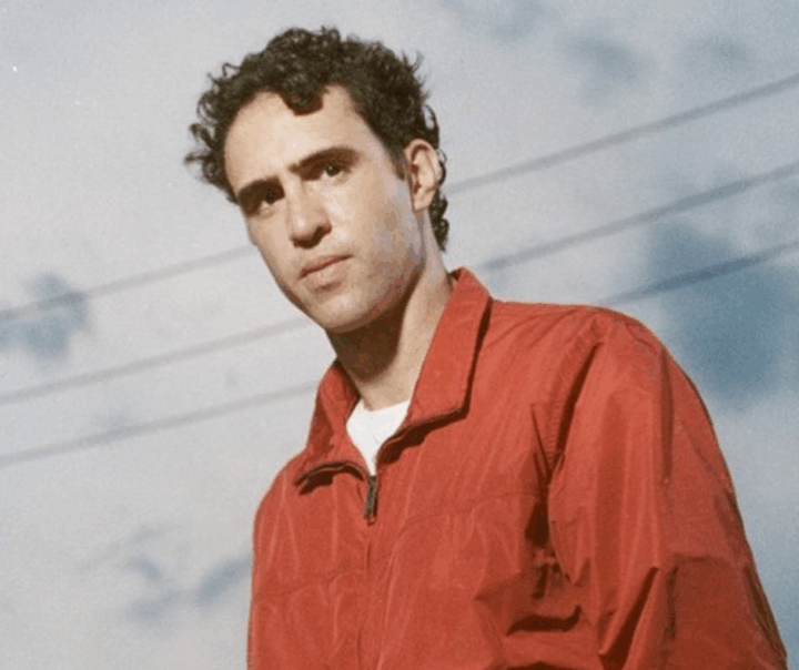 Zeca Veloso, filho de Caetano, lança primeiro álbum solo da carreira nesta quarta (26)