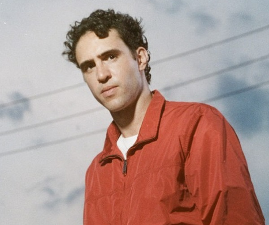 Zeca Veloso, filho de Caetano, lança primeiro álbum solo da carreira nesta quarta (26)