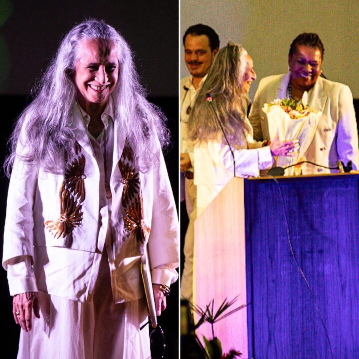 Maria Bethânia lê poema e recebe flores de Margareth Menezes em abertura de festa literária no Rio de Janeiro