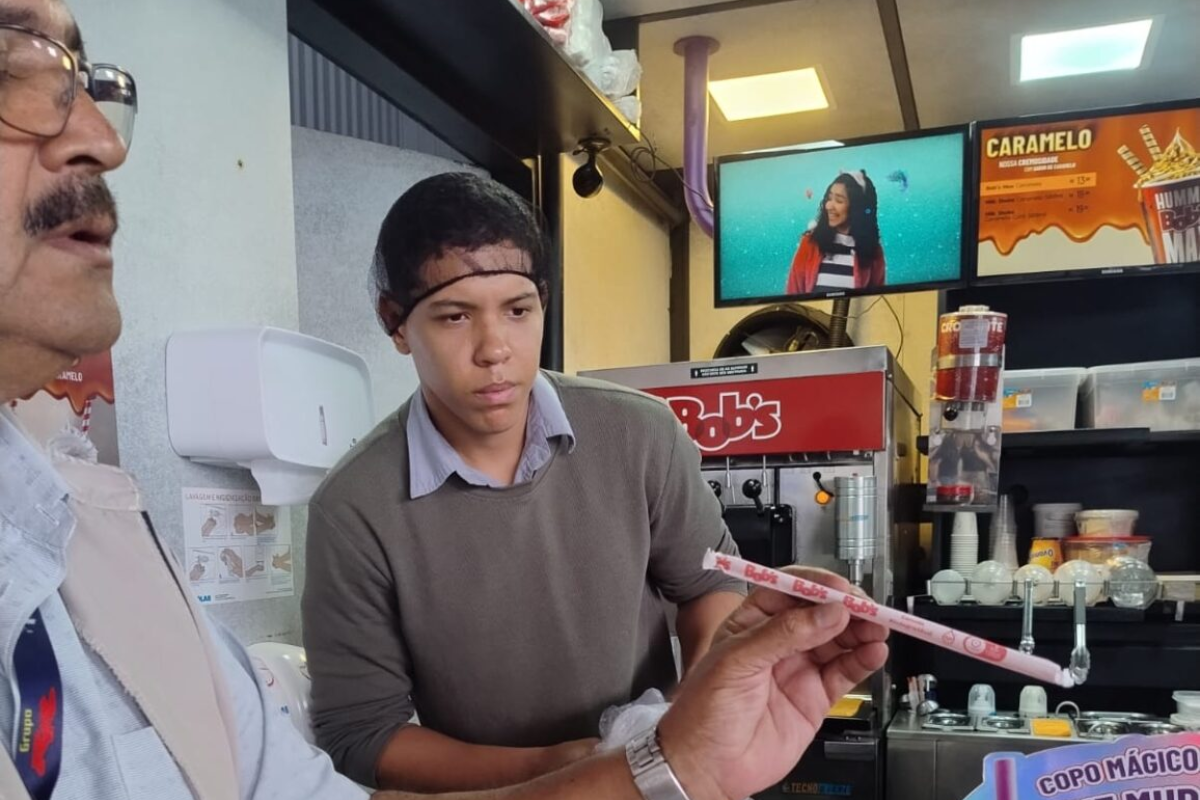 Mais de 150 restaurantes são notificados por uso de canudos plásticos não recicláveis em Salvador