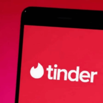 Igual fora do app? Tinder anuncia novidade para evitar enganações