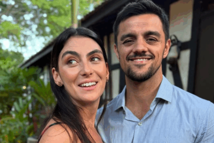 Esposa de Felipe Simas diz que já orou para ator não conseguir papel: “É difícil e mexe com a nossa família”