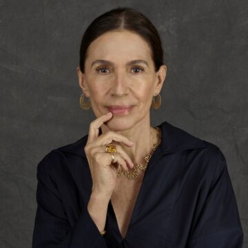 Flora Gil estrela retrospectiva da joalheira Junia Machado no Fasano Salvador