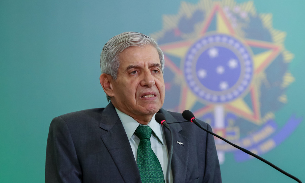 Ex-ministro de Bolsonaro, General Augusto Heleno é preso pela PF