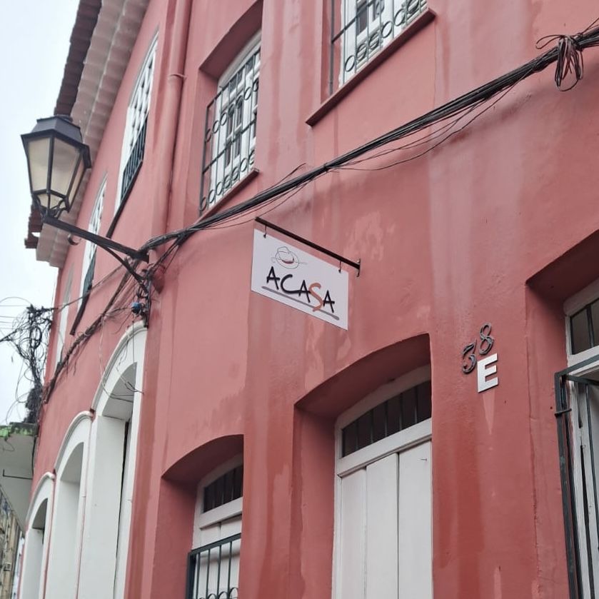 Natal solidário da ONG ACASA mobiliza doações para garantir celebração digna a crianças e famílias do Pelourinho