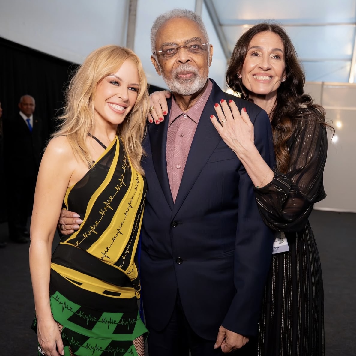 Kylie Minogue posta foto com Gilberto Gil e Flora Gil e elogia casal