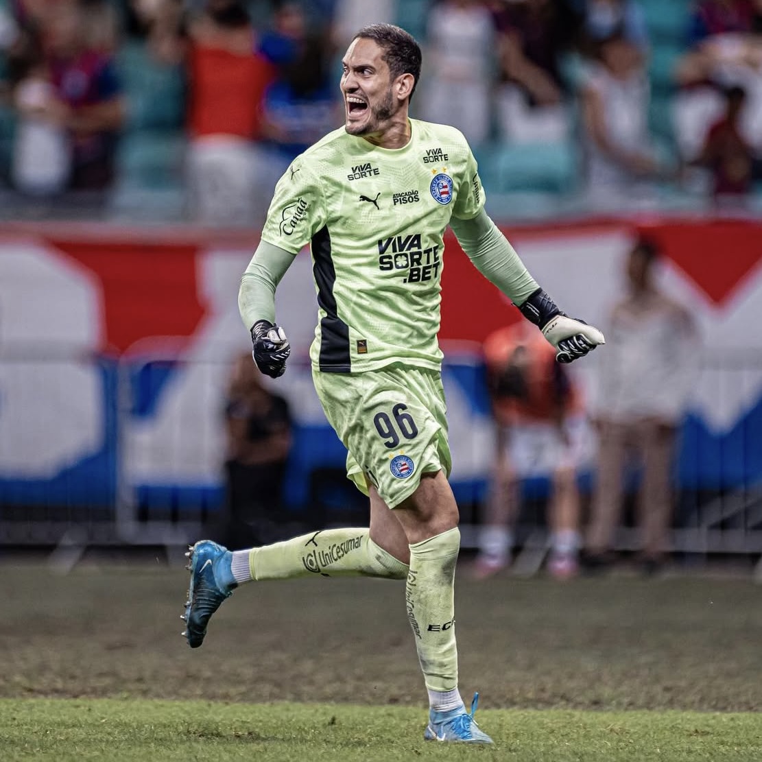 Com futuro indefinido, Ronaldo admite desejo de permanecer no Bahia em 2026