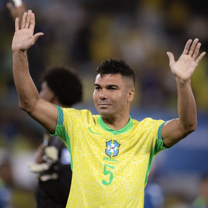 ‘Vou passar o bastão’: Casemiro aponta possíveis sucessores na liderança da seleção