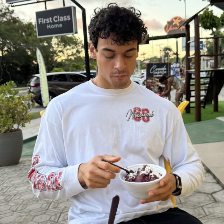 Victor Alexandre, filho de Carla Perez e Xanddy, curte a Bahia após brilhar em campeonato de fisiculturismo