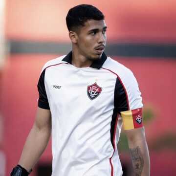 Vitória enfrenta novo desfalque após cirurgia de jovem goleiro