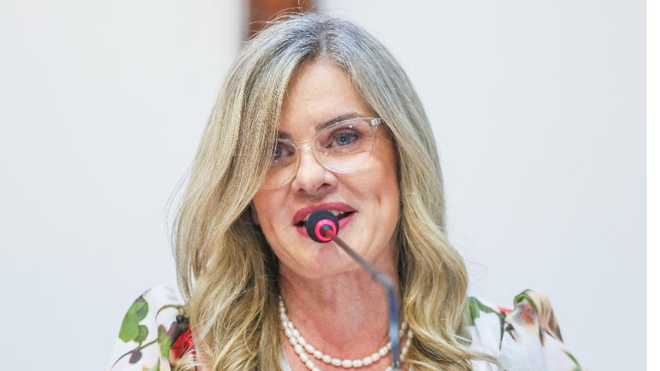 Presidente da Alba, deputada Ivana Bastos é internada na UTI