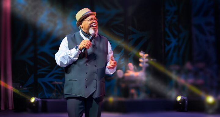 Jorge Aragão celebra 50 anos de carreira com show gratuito e com ingressos limitados em Salvador