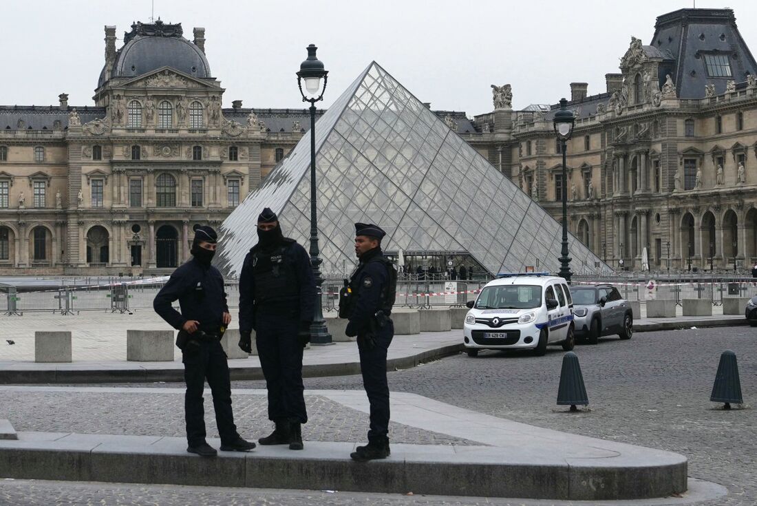 Assalto ao Louvre expõe vulnerabilidades: senha do sistema era “Louvre”