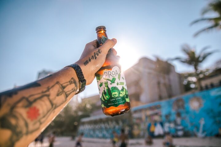 Bar de cerveja em Salvador promove corrida de 3 km com degustação de rótulos artesanais em percurso