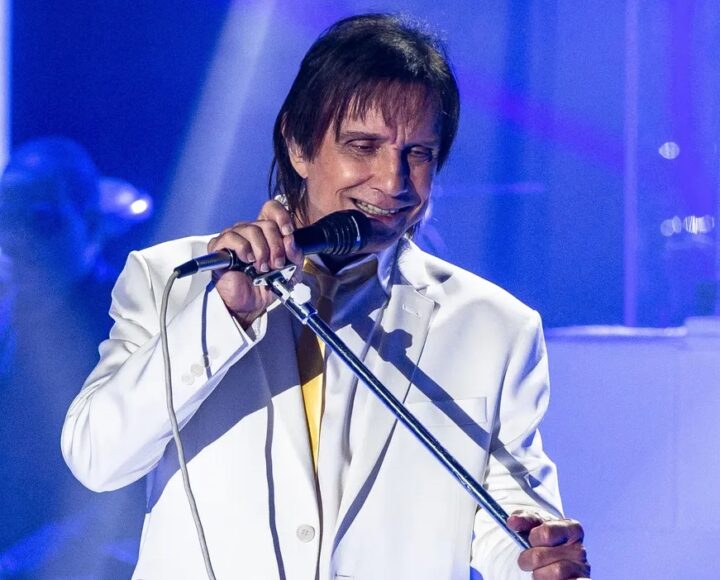 Roberto Carlos encerra Natal Luz com show gratuito em Salvador