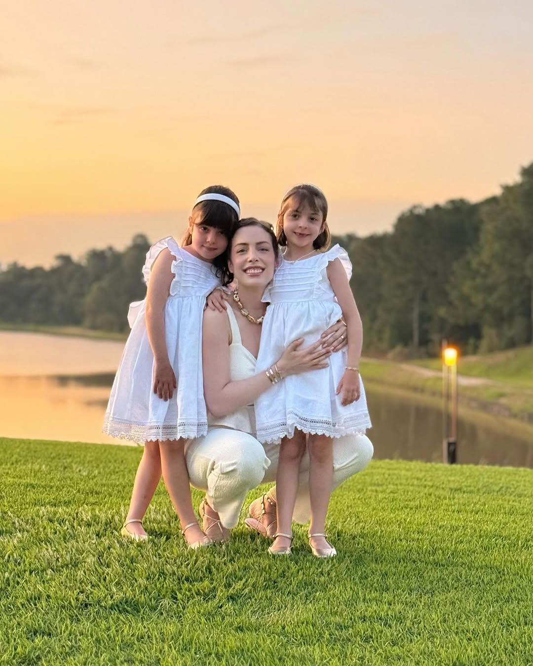 Fabi Justus encanta ao mostrar talento artístico das filhas gêmeas; veja vídeos