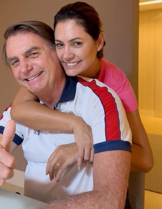 Esposa de Jair Bolsonaro se pronuncia após prisão do marido: “Não vamos desistir da nossa nação”