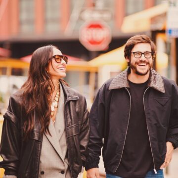 Sabrina Sato e Nicolas Prattes apostam em árvore gigante com tema de cachorro para decoração de Natal