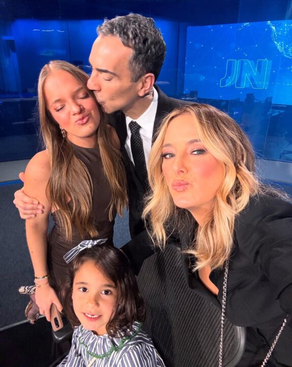 César Tralli compartilha registro especial com a família e se declara: “Amor, parceria e gratidão”