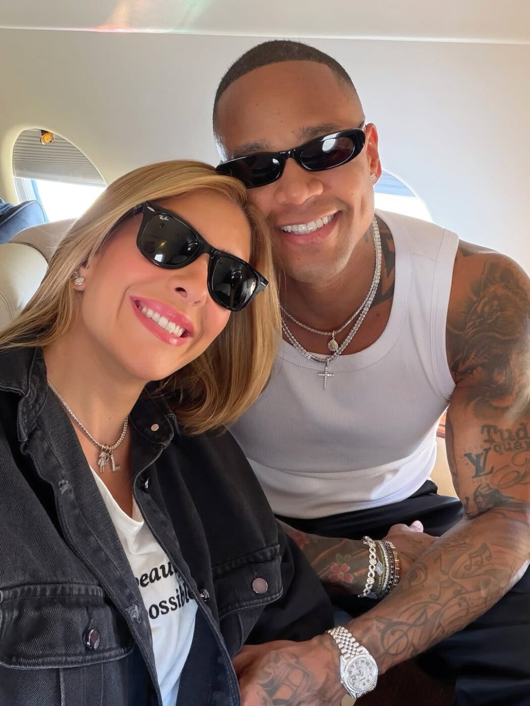 Lore Improta e Léo Santana embarcam para Nova York e cantor brinca: “Fazer outro filho”