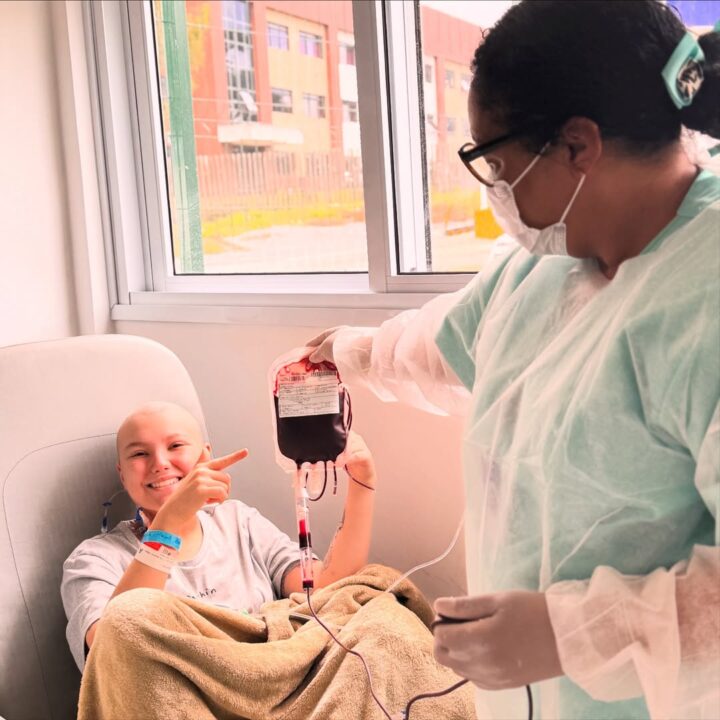 Isabel Veloso passa por transfusão de sangue após transplante de medula