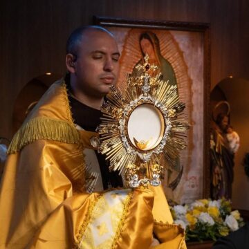 Frei Gilson apresenta show religioso de fim de ano em Salvador