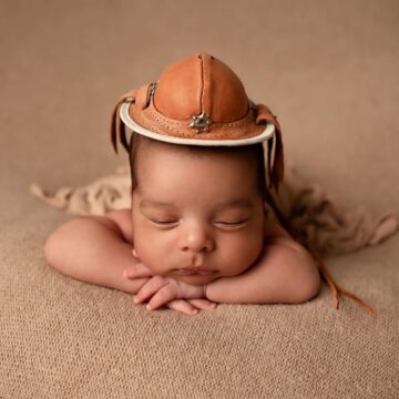 Ary Mirelle encanta público com ensaio newborn do seu segundo filho com João Gomes