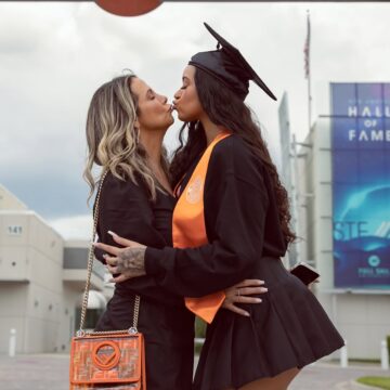 Filha de Carla Perez e Xanddy abre álbum de fotos com a mãe e declara: “Minha melhor amiga”