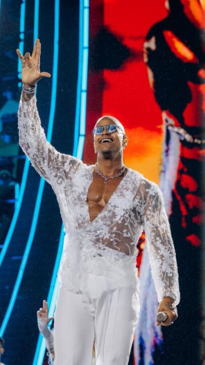 Léo Santana ganha homenagem dos fãs durante show histórico em Salvador: “Amor gigante”