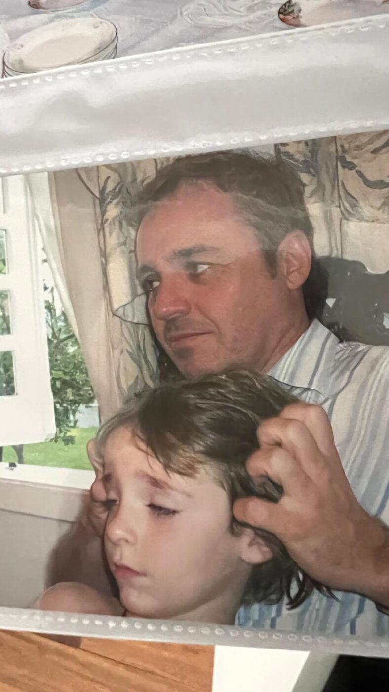 Filho de Gugu Liberato compartilha registros raros em homenagem aos seis anos da morte do apresentador; veja