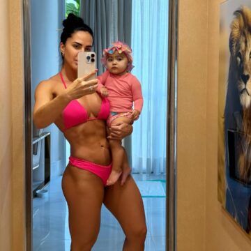 Graciele Lacerda curte banho de piscina com a filha Clara e se declara: “Eu precisava tanto dela”