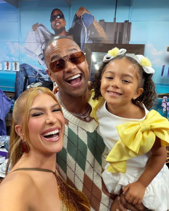 Léo Santana ganha declaração de Lore Improta antes de show gratuito em Salvador: “Felicidade lá em cima”