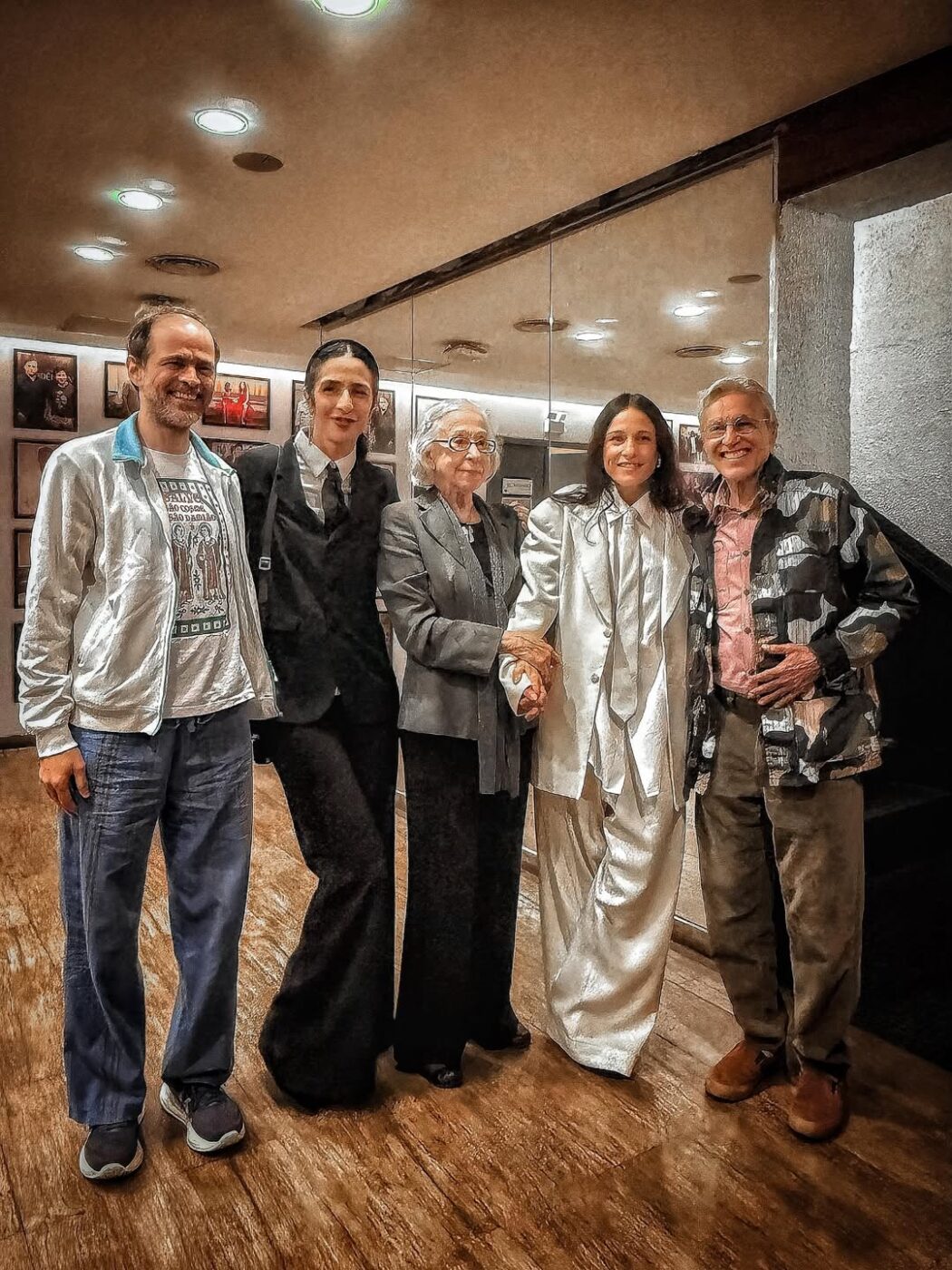 Caetano Veloso arranca elogios ao compartilhar encontro com Fernanda Montenegro e Marisa Monte; veja