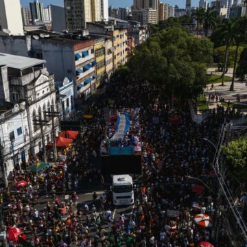 Caminhada Nacional do Samba reúne multidão em Salvador neste domingo (30)