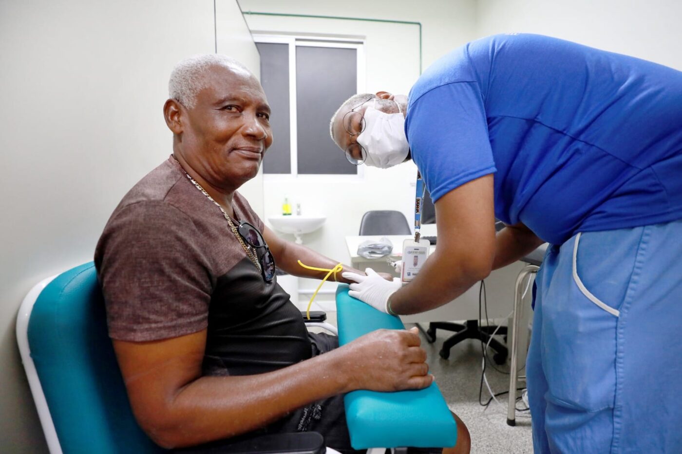 Vagas seguem disponíveis para consultas e exames durante o Novembro Azul; saiba como agendar