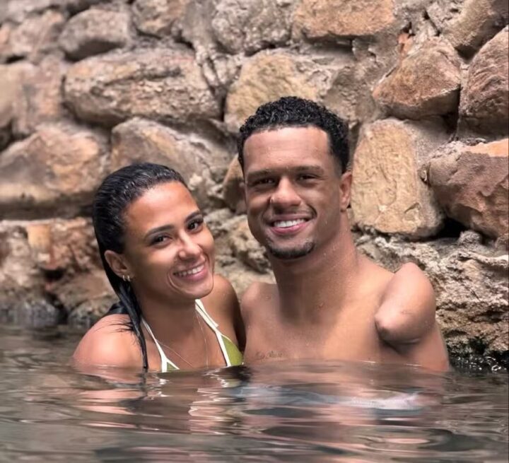 Gabrielzinho da natação paralímpica comemora um ano de namoro com post romântico
