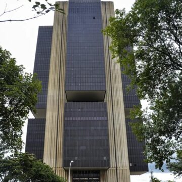 BC mantém juros básicos em 15% ao ano pela segunda vez seguida